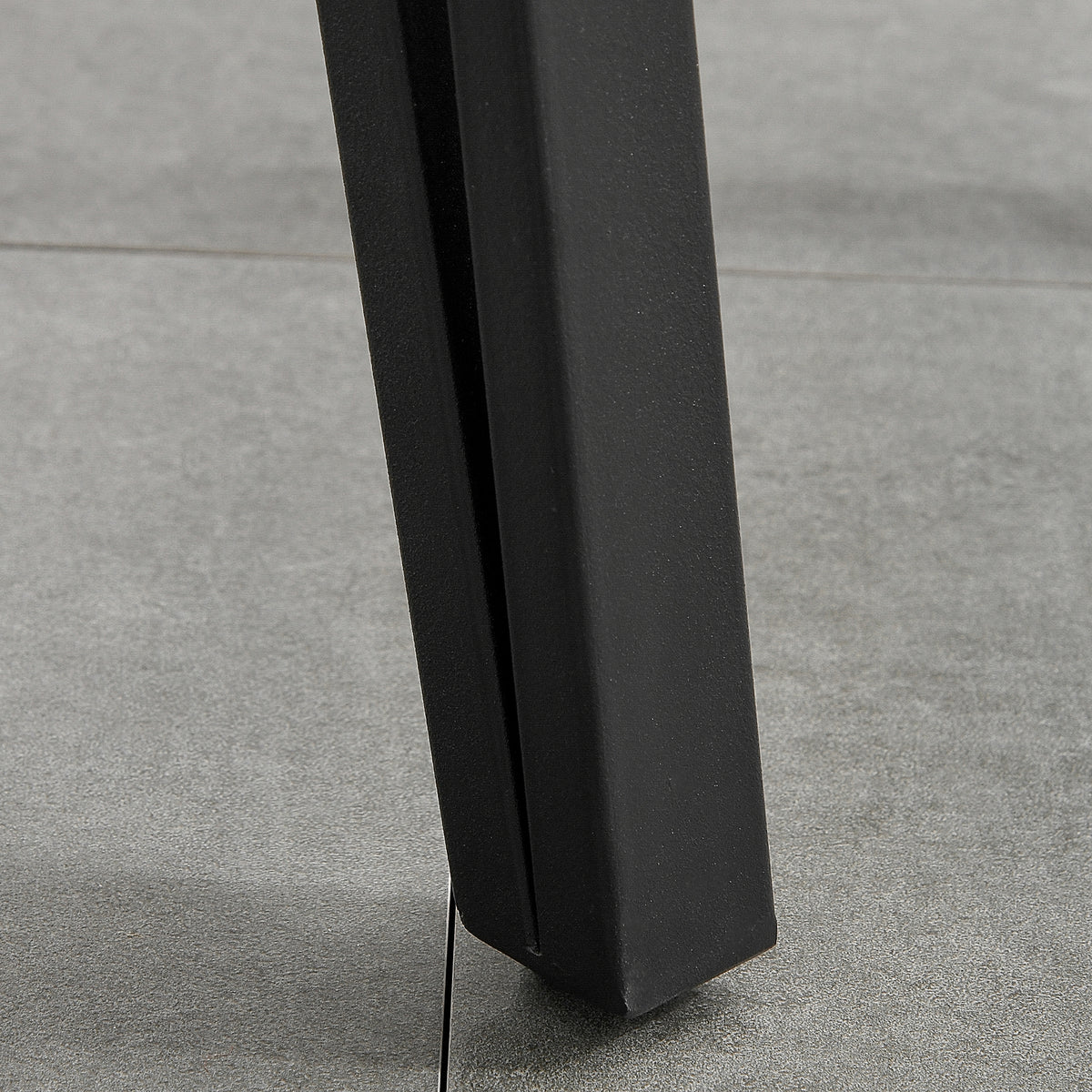 Table à manger industrielle 120 cm aspect chêne clair – vue 4